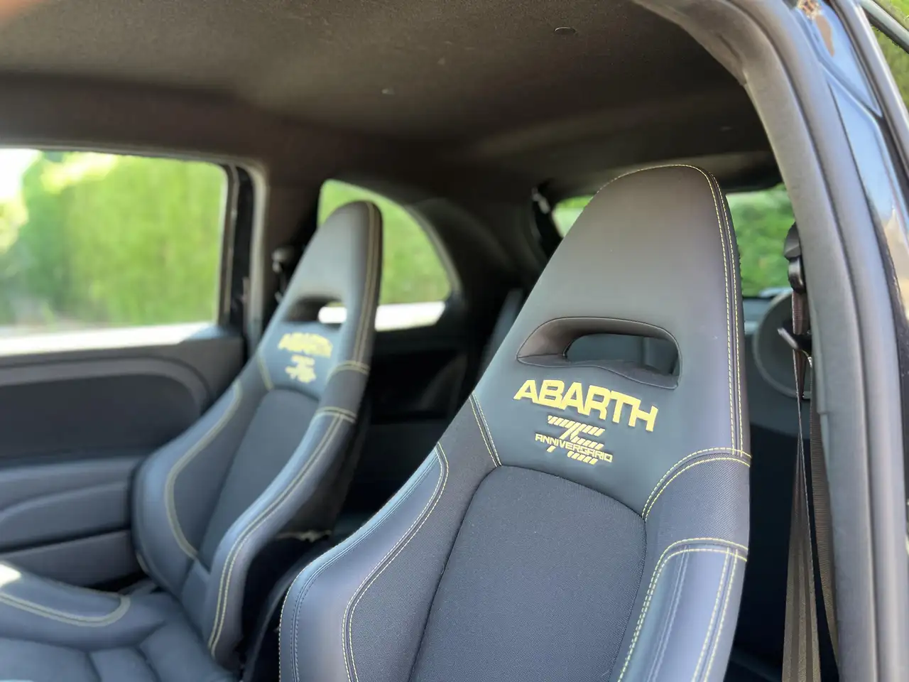 Abarth 695 2024 — фото 15