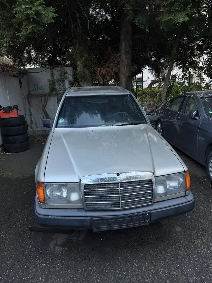 Mercedes-Benz E 260 4Matic, foto 1