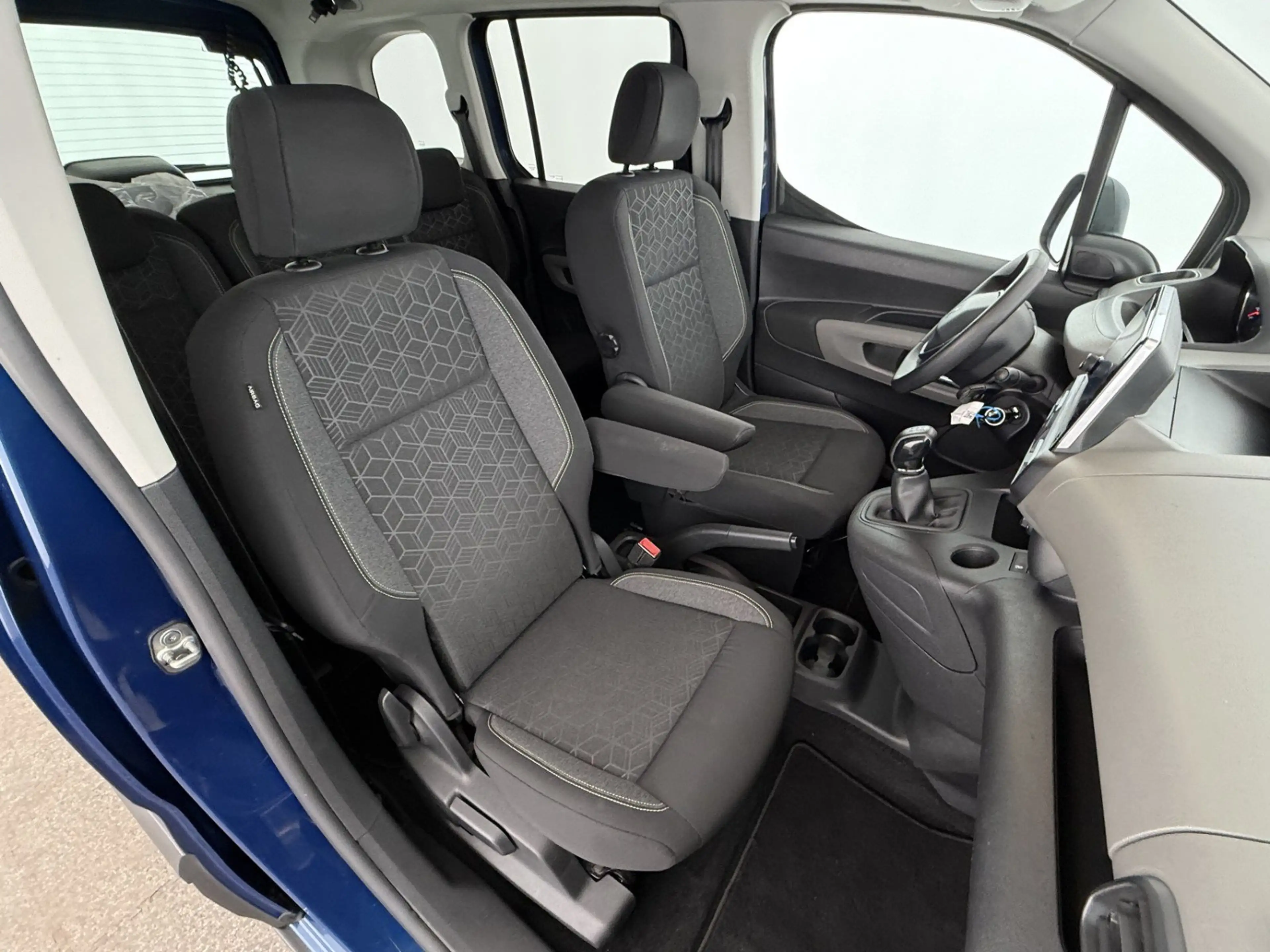 Peugeot Rifter 1.5 BlueHDi 100 L1 Active TEMPOMAT KLIMA — photo 15