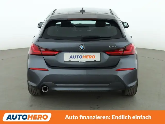 BMW 1 Series view 5