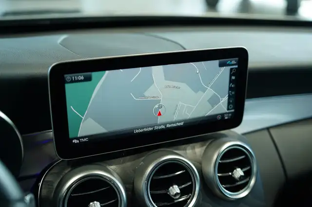 Mercedes-Benz C-Class view 30