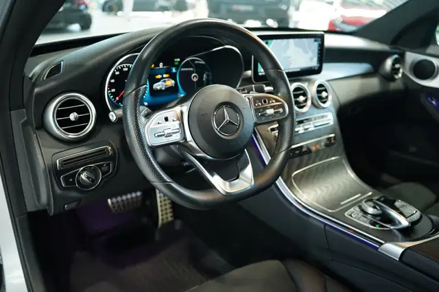 Mercedes-Benz C-Class view 26