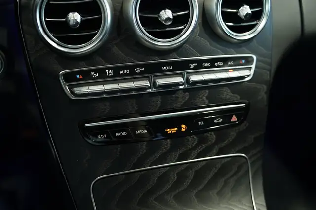 Mercedes-Benz C-Class view 28