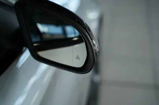 Mercedes-Benz C Class view 13