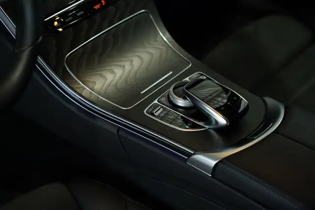 Mercedes-Benz C-Class view 27