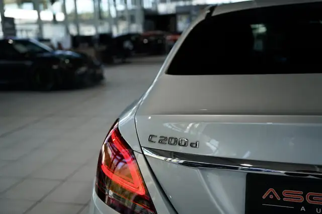 Mercedes-Benz C Class view 12