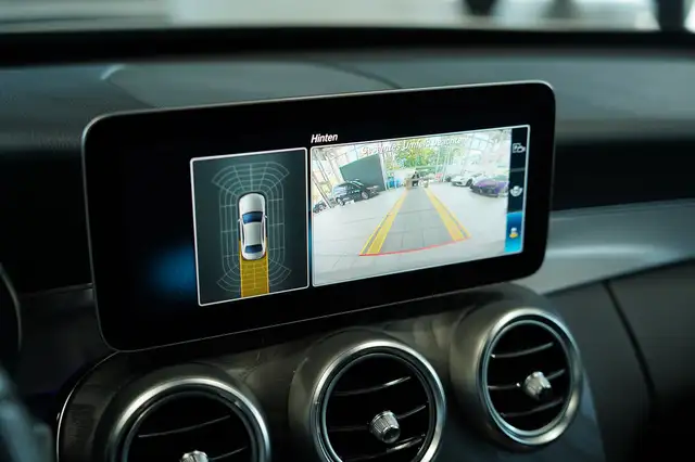 Mercedes-Benz C-Class view 29