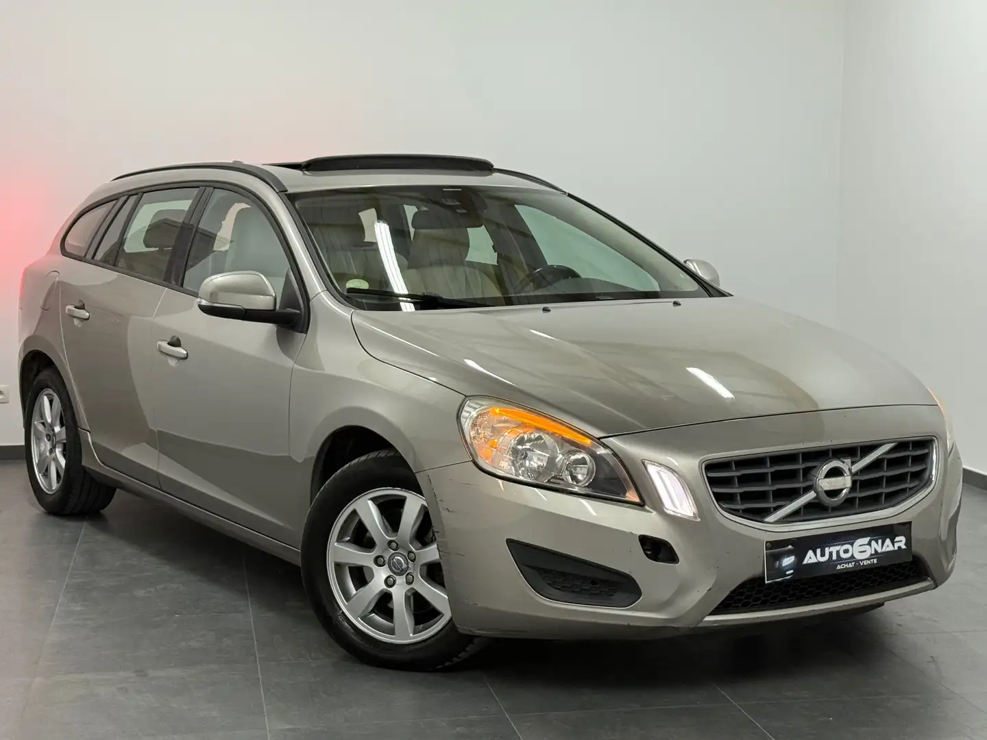 Volvo V60 2.0 D4 Euro5 - 1erMain - Carnet - Toit ouvrant Silver - 1