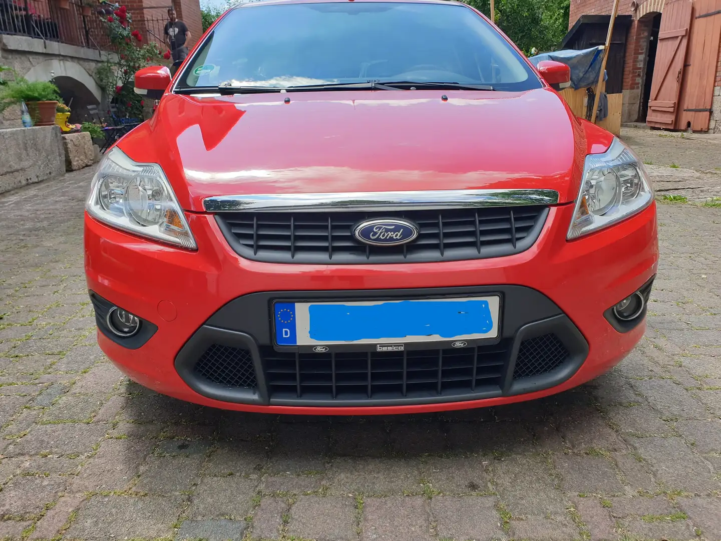 Ford Focus Focus Fließheck  5-Türer 1.6 Ti-VCT Sport Rot - 2