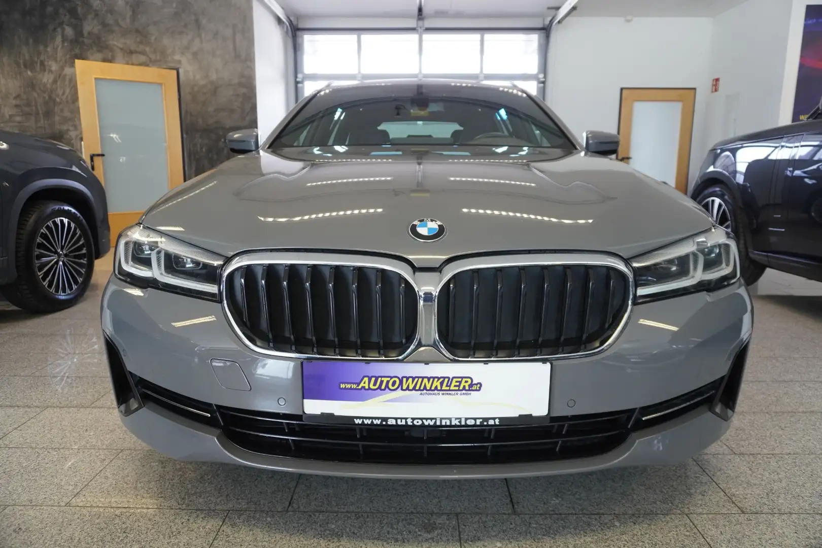 BMW 530 e xDrive Touring Aut. Leder/Virtual/Navi/LED/Pano Silber - 2
