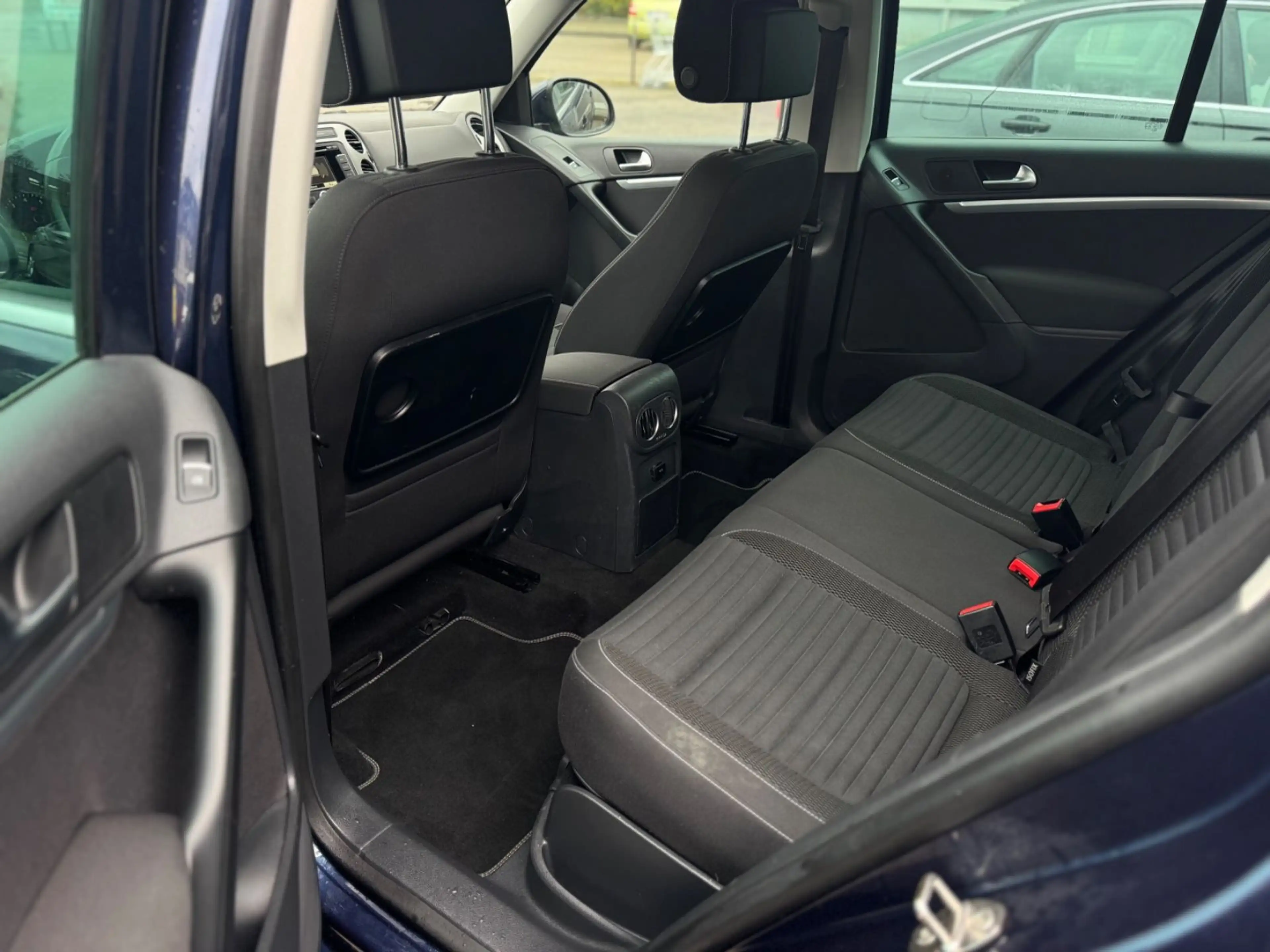 Volkswagen Tiguan Sport & Style BMT*Neue TÜV* — photo 11