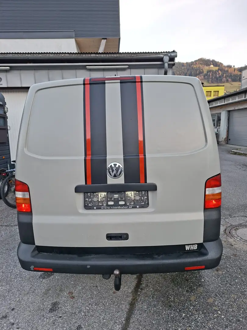 Volkswagen T5 Transporter - 2