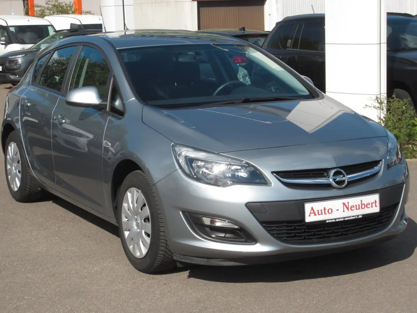 Opel Astra J Lim. Selection Silber - 1