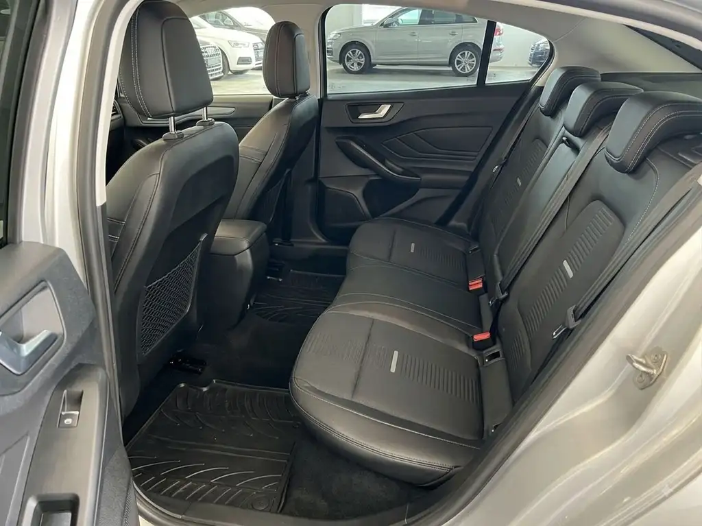 Ford Focus Turnier Active X | Spurass | ACC |LED |AHK Bild 14
