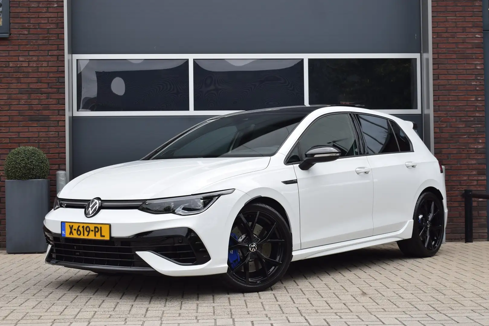 Volkswagen Golf R Performance 2.0 TSI 333pk 4-Motion | Origineel NL Wit - 1