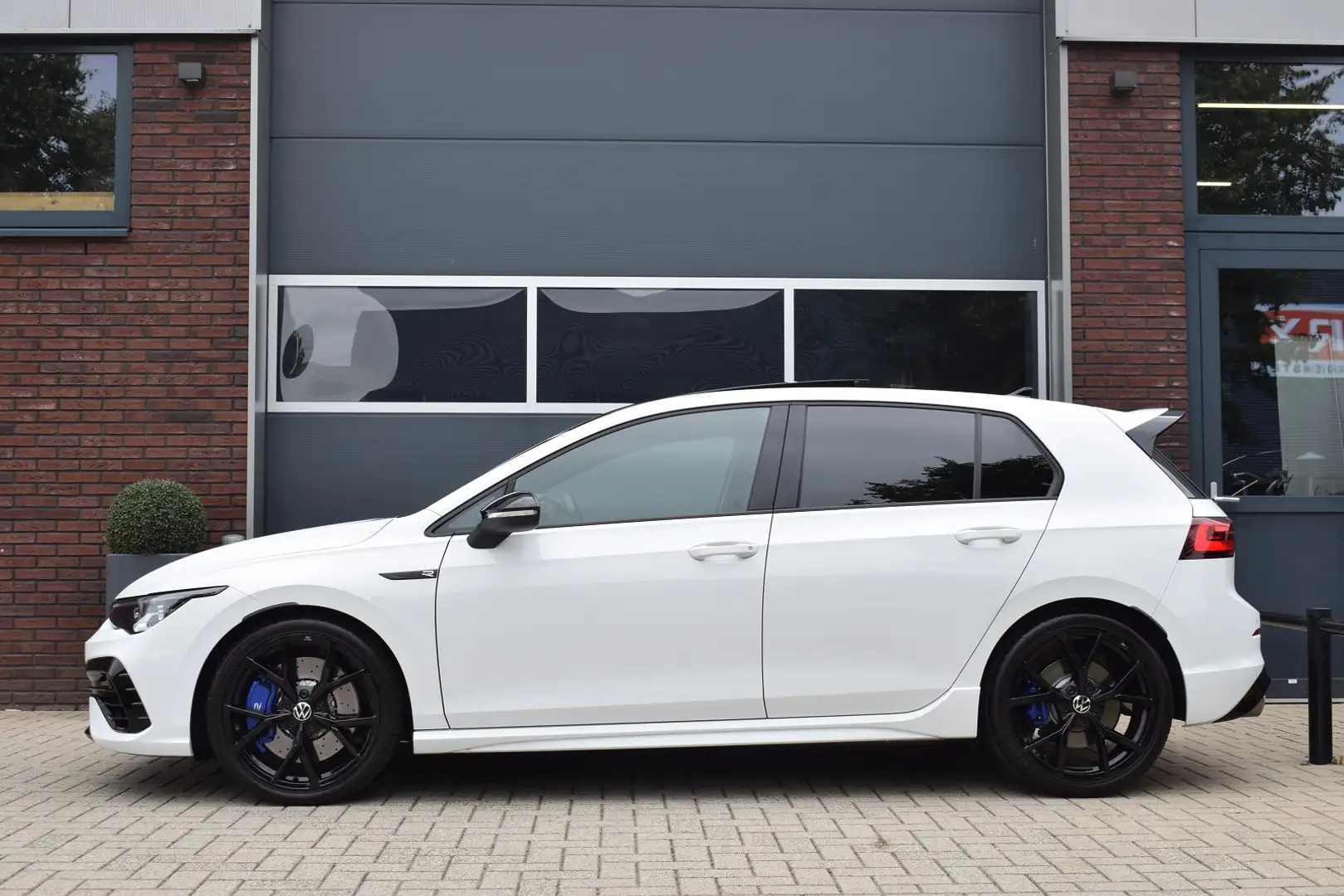 Volkswagen Golf R Performance 2.0 TSI 333pk 4-Motion | Origineel NL Wit - 2