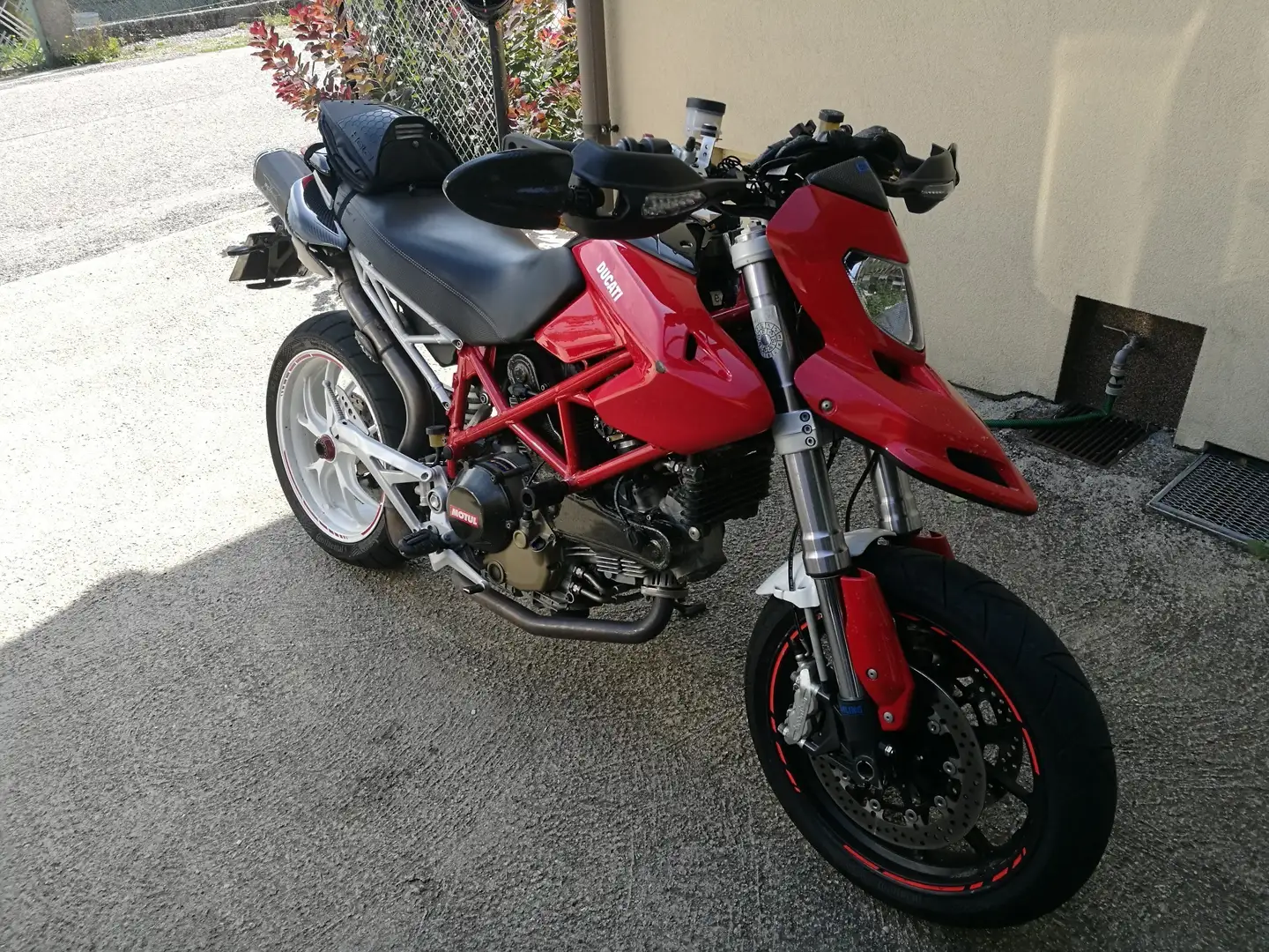Ducati Hypermotard 1100 Червоний - 1