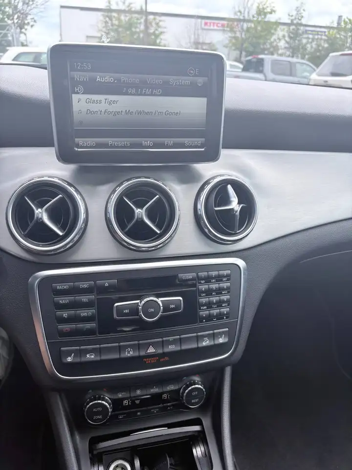 Mercedes-Benz GLA photo Mercedes-Benz GLA