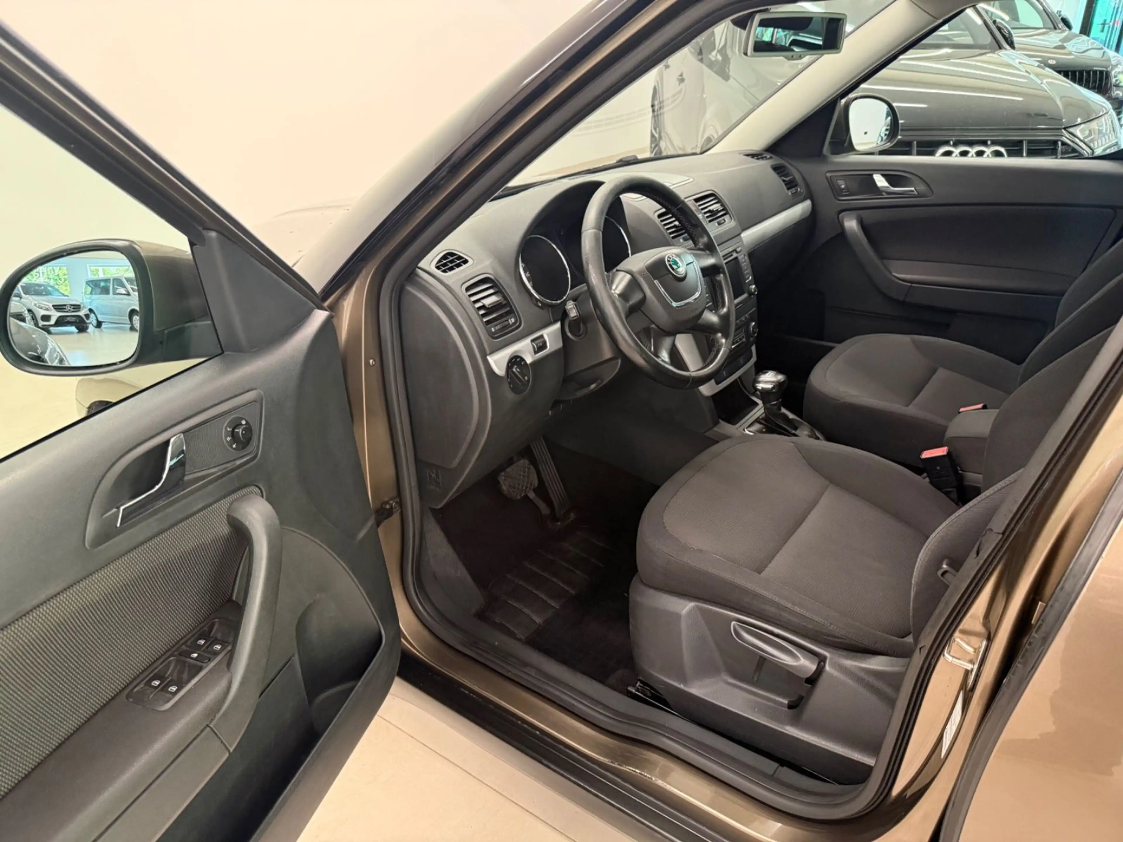 Skoda Yeti Ambition Plus Edition 4x4 DSG PDC AHK — photo 8