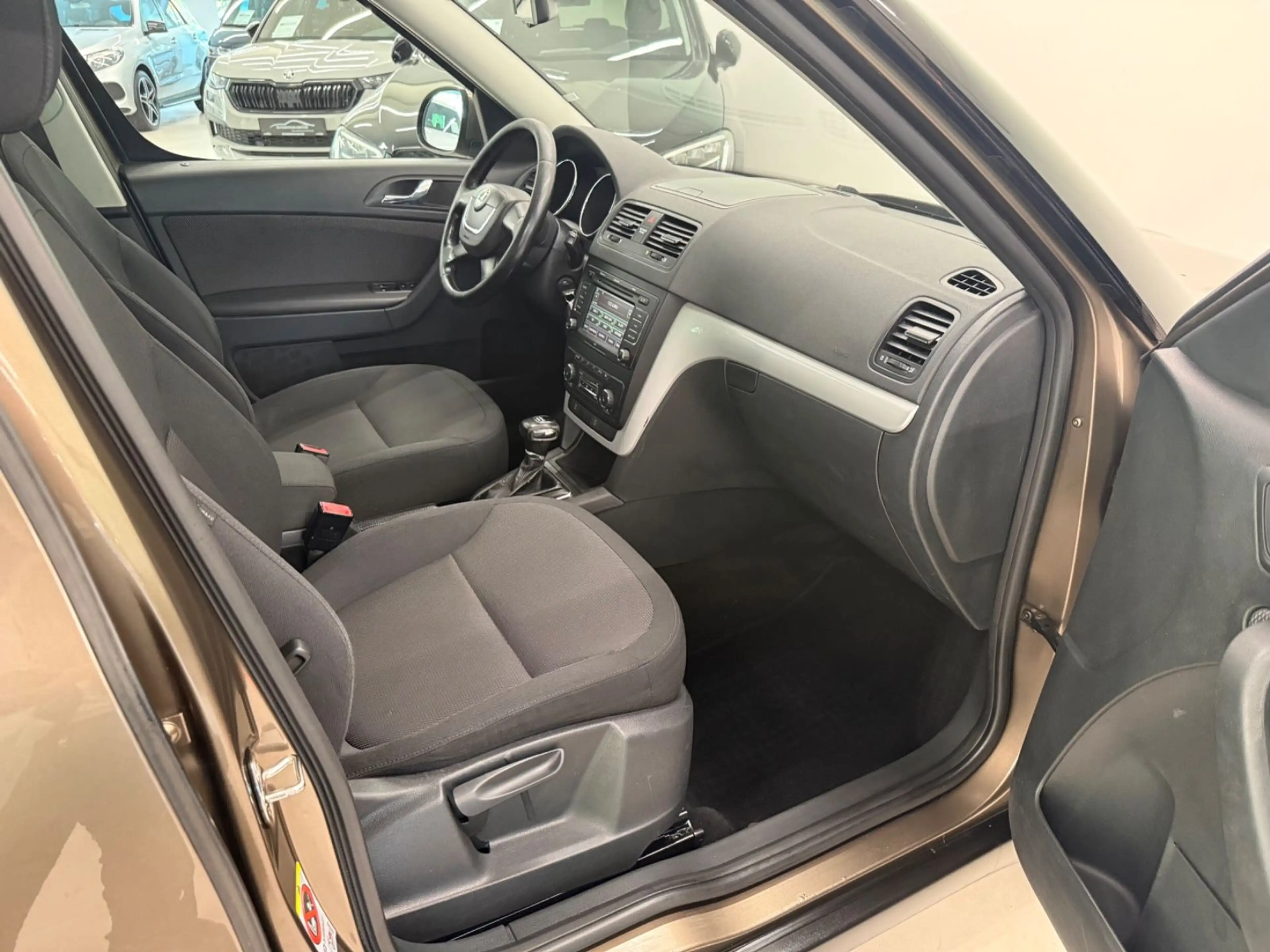 Skoda Yeti Ambition Plus Edition 4x4 DSG PDC AHK — photo 15