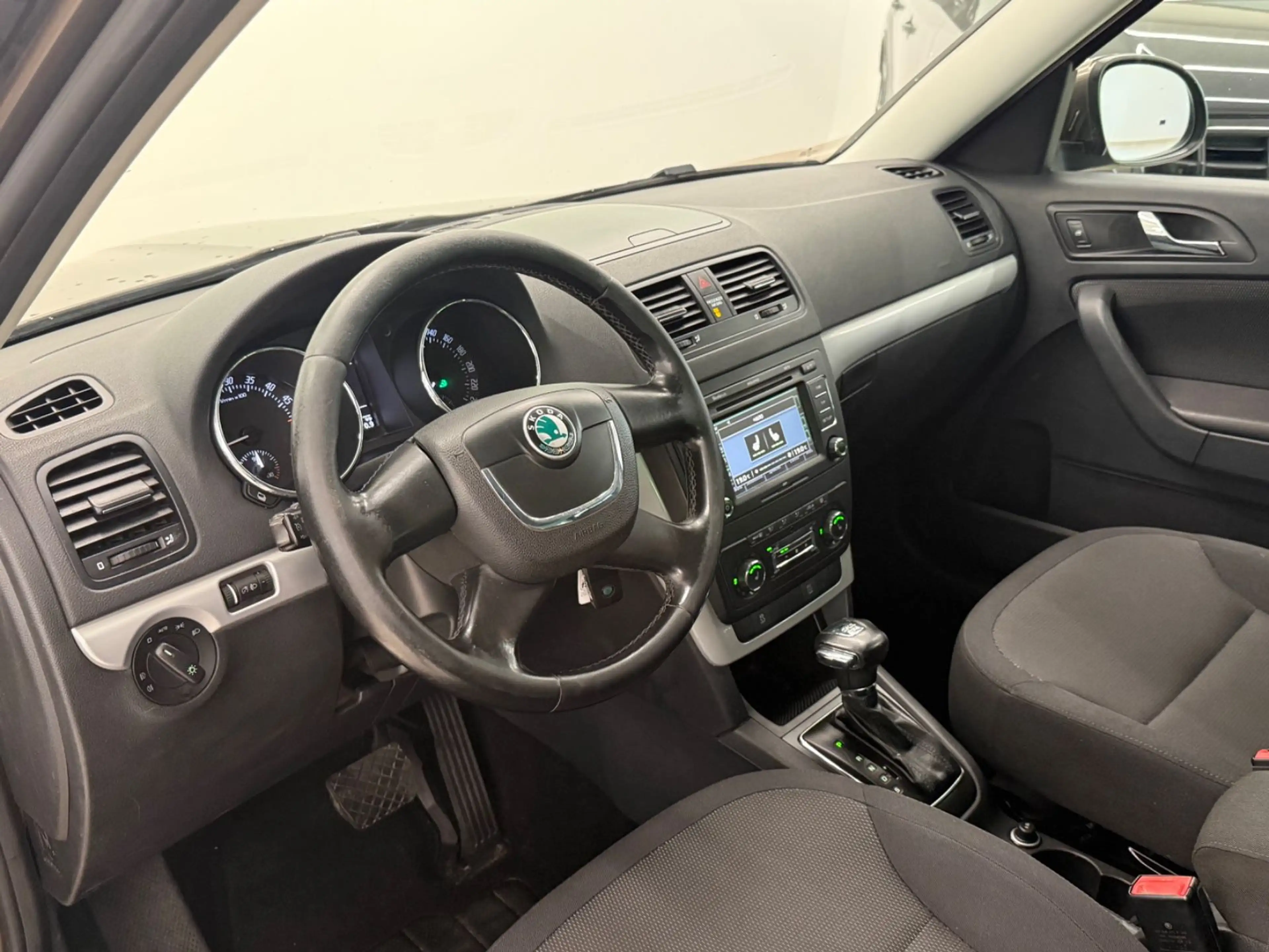 Skoda Yeti Ambition Plus Edition 4x4 DSG PDC AHK — photo 11