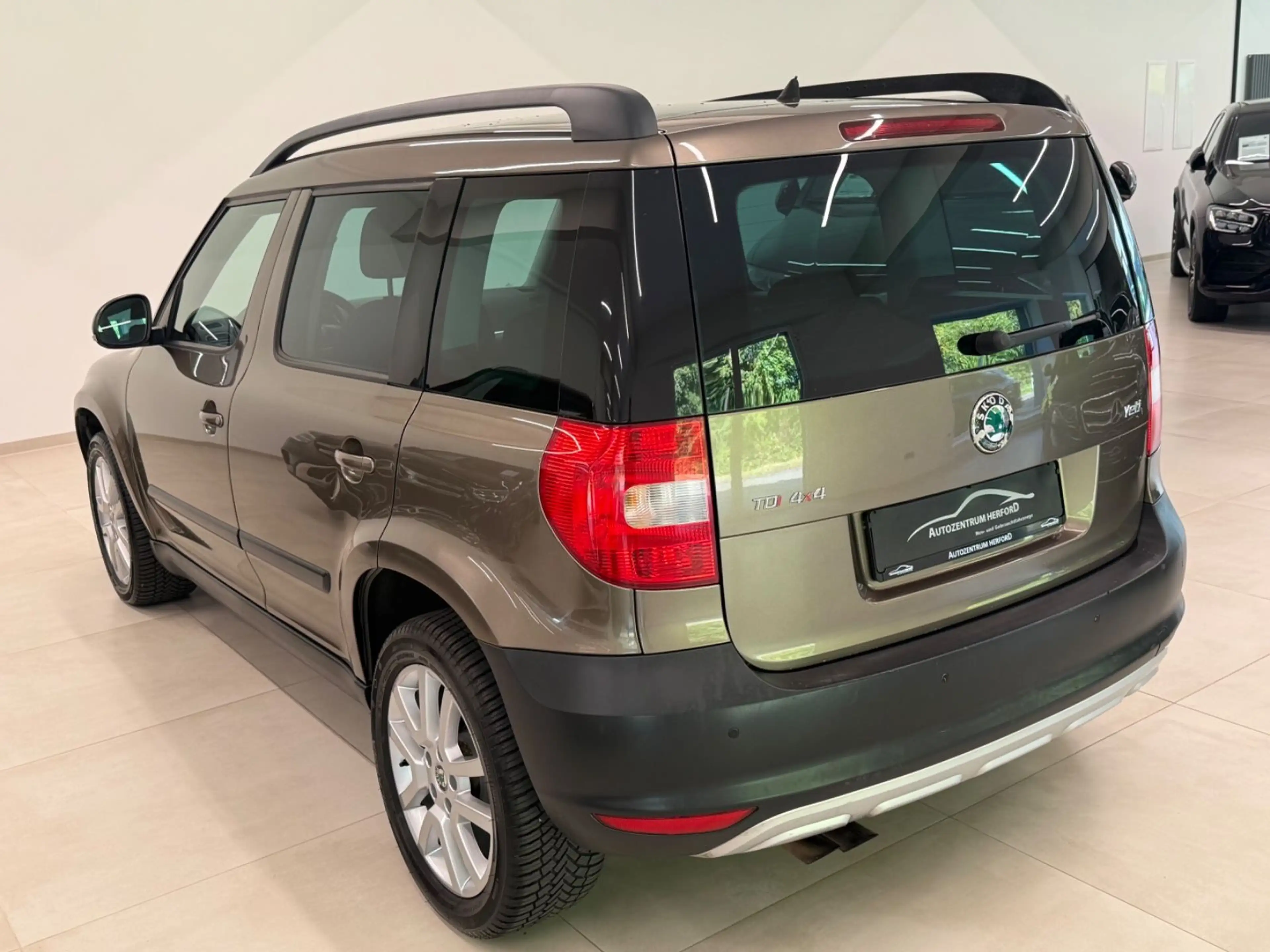 Skoda Yeti Ambition Plus Edition 4x4 DSG PDC AHK — photo 5