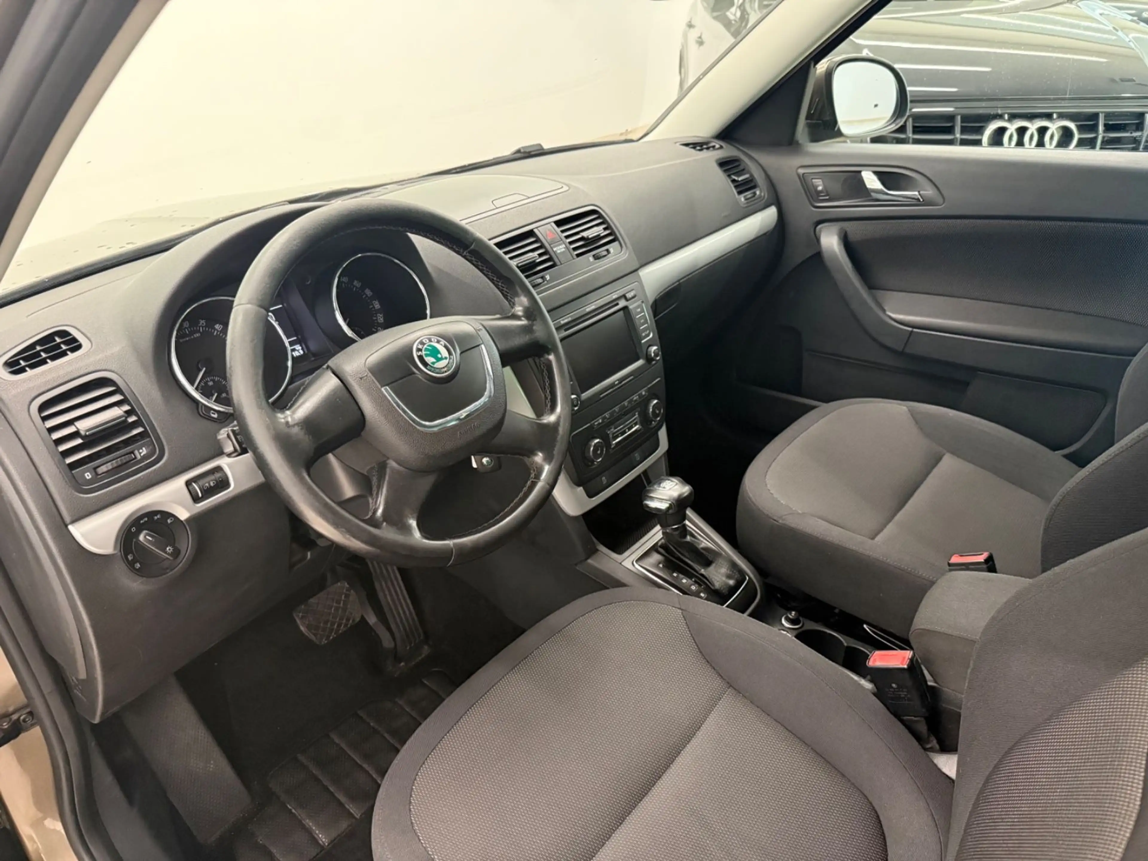 Skoda Yeti Ambition Plus Edition 4x4 DSG PDC AHK — photo 9