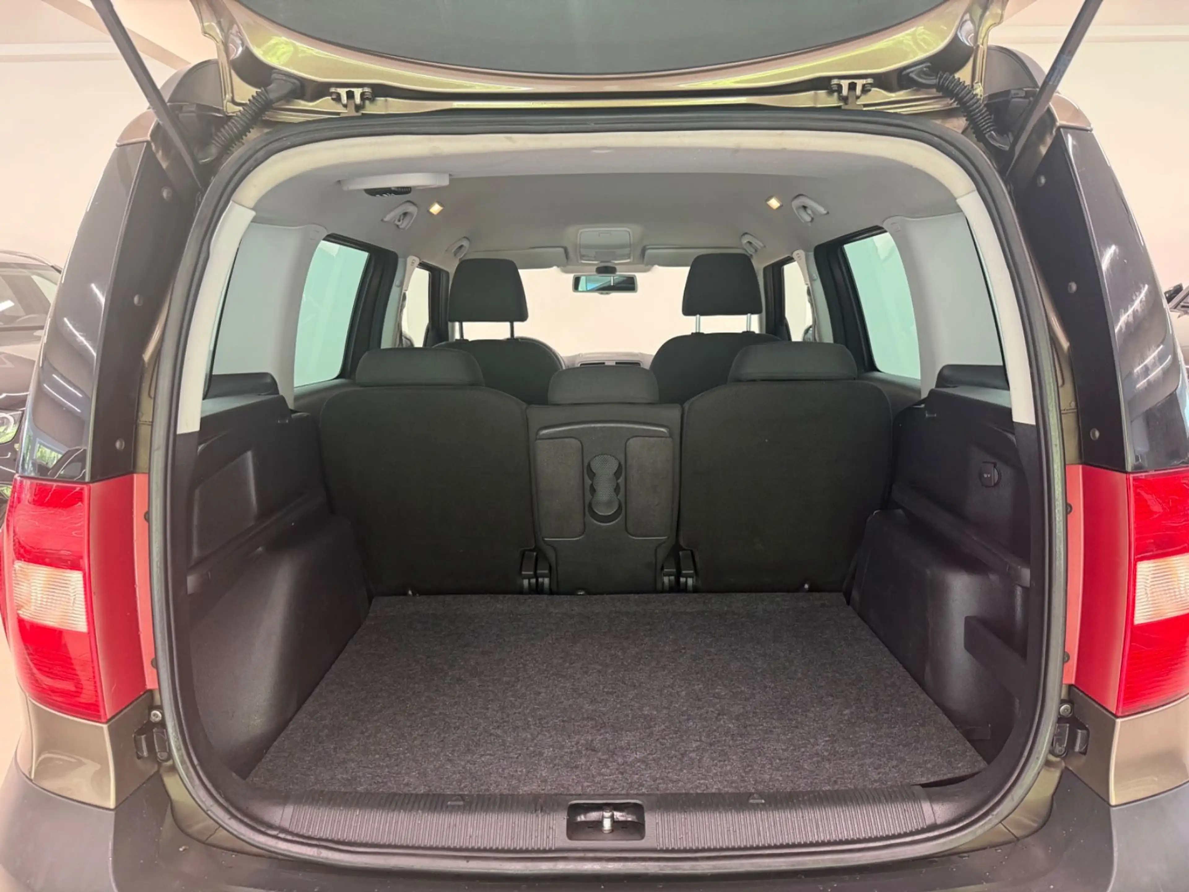 Skoda Yeti Ambition Plus Edition 4x4 DSG PDC AHK — photo 7