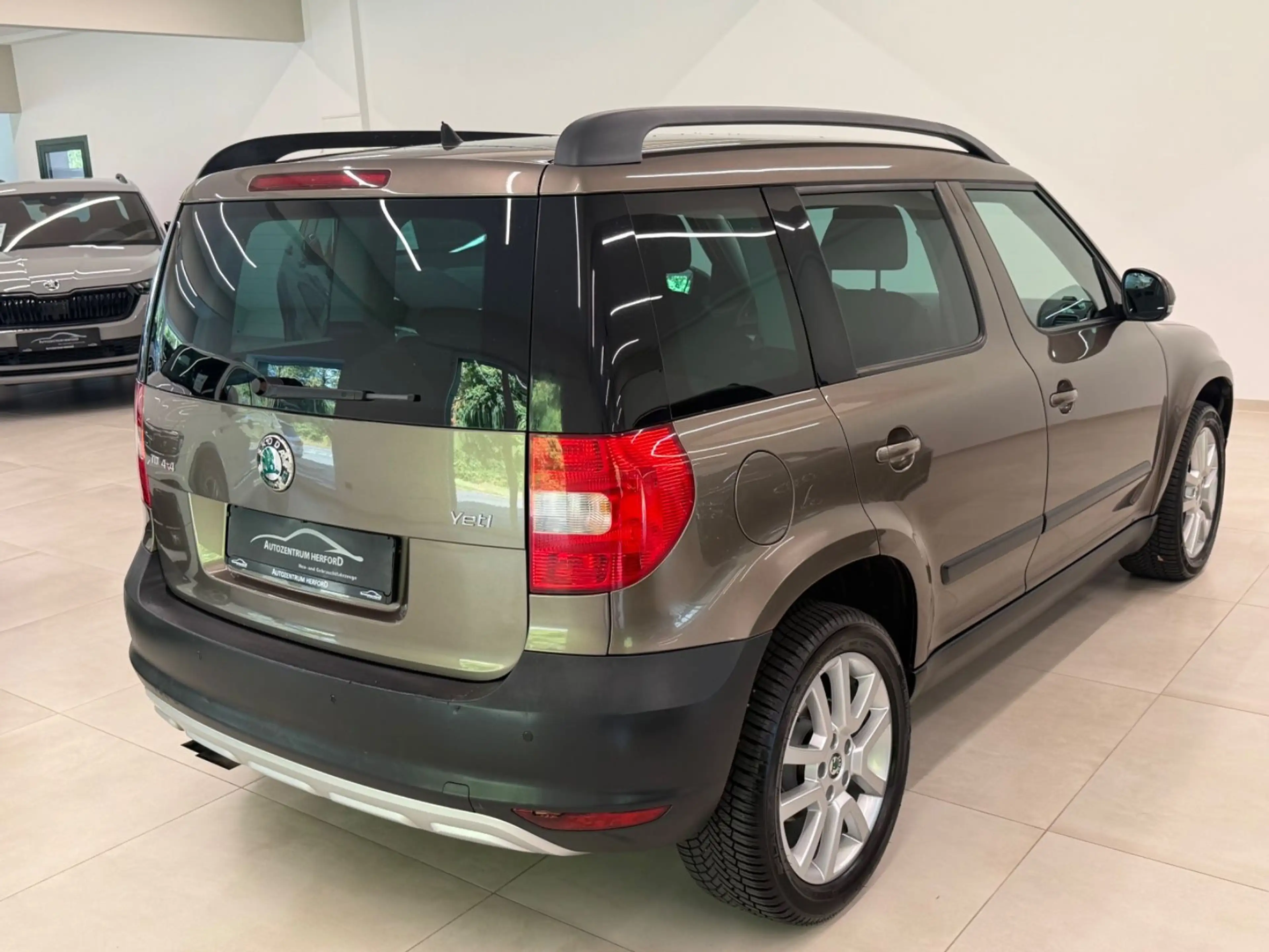 Skoda Yeti Ambition Plus Edition 4x4 DSG PDC AHK — photo 6