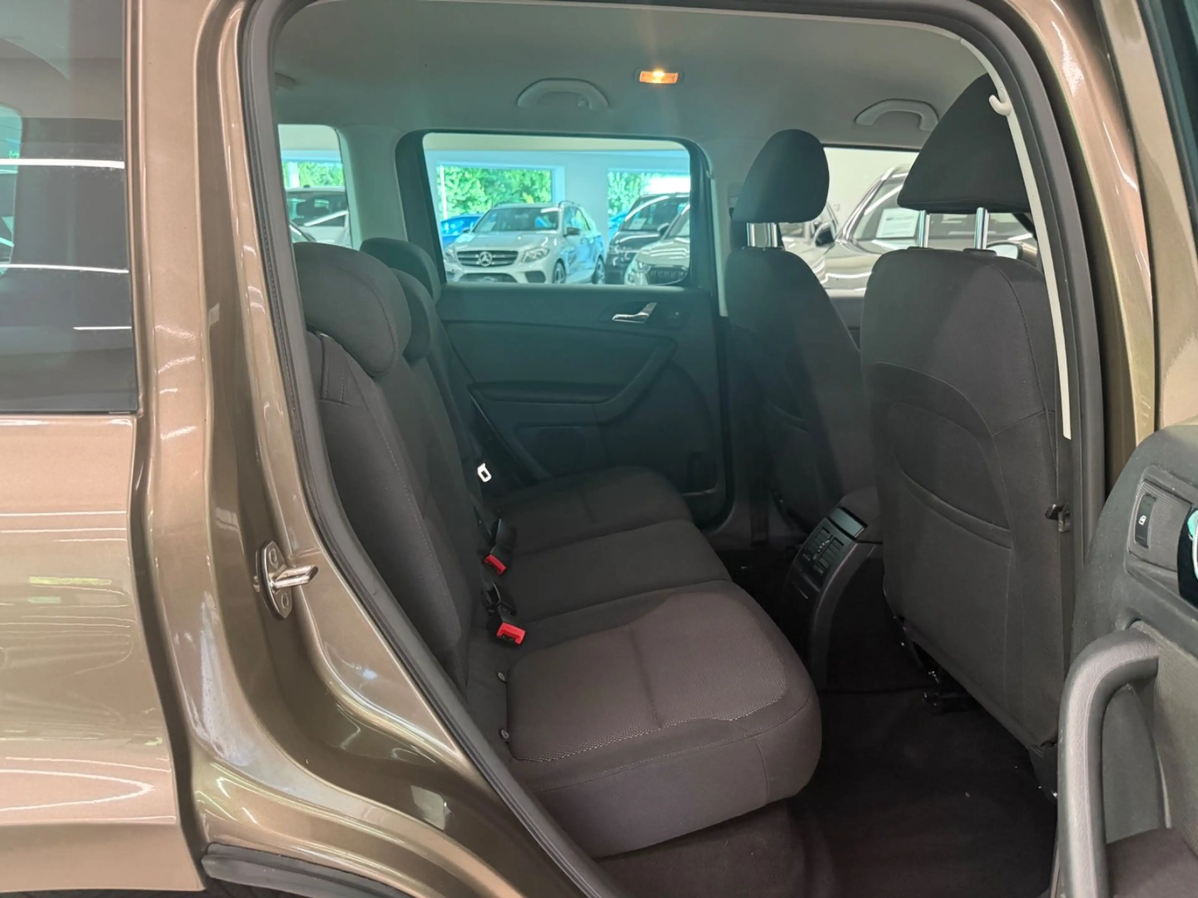 Skoda Yeti Ambition Plus Edition 4x4 DSG PDC AHK — photo 13