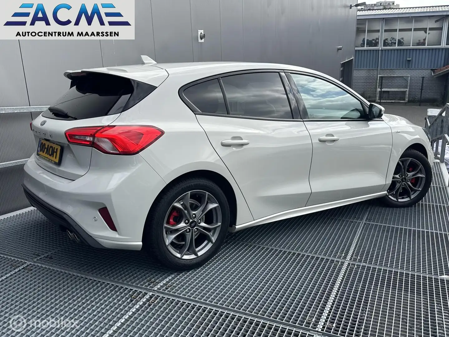 Ford Focus 1.5 EcoBoost ST LINE Grijs - 2