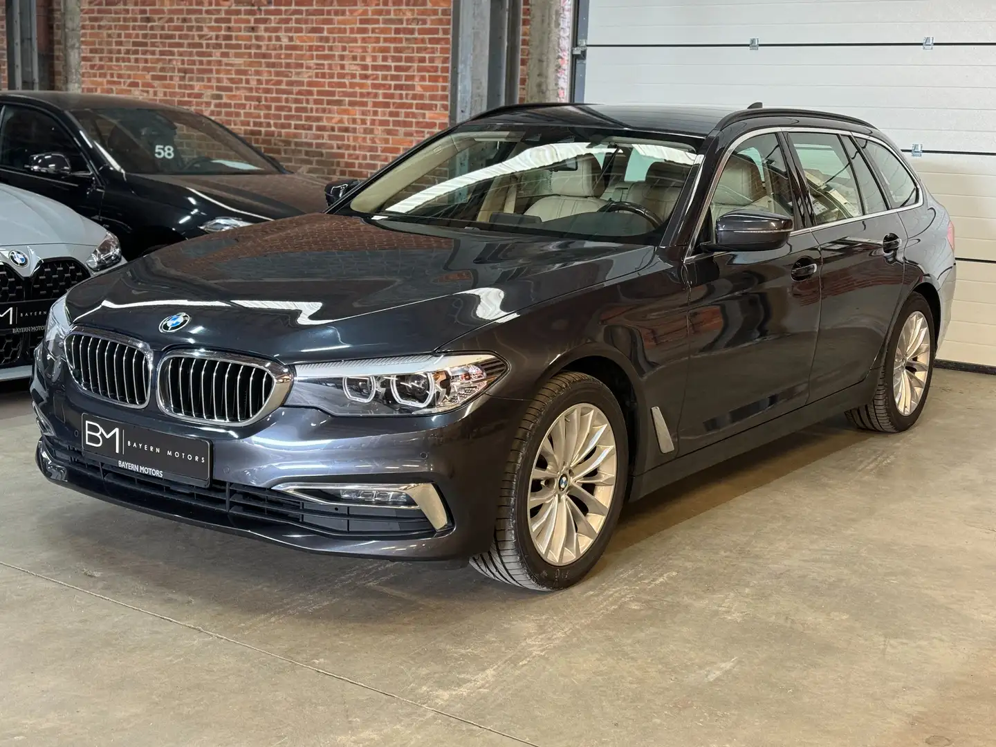 BMW 518 dA Automaat Navi Leder LED Trekhaak Luxury EURO6 Šedá - 1