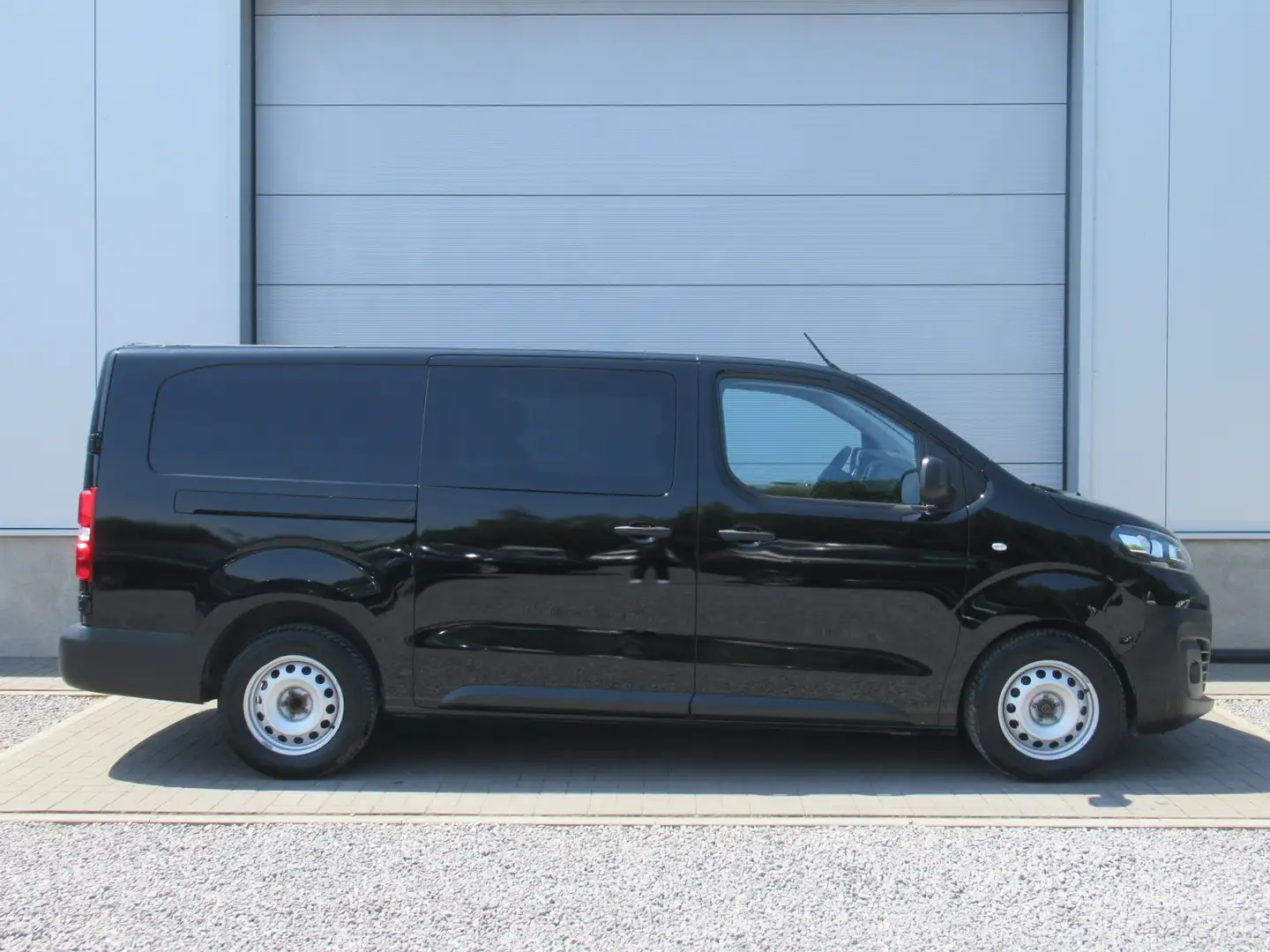 Opel Vivaro 2.0 TD / € 21.900 Netto / L3H1 / Aut. / DoKa Černá - 2
