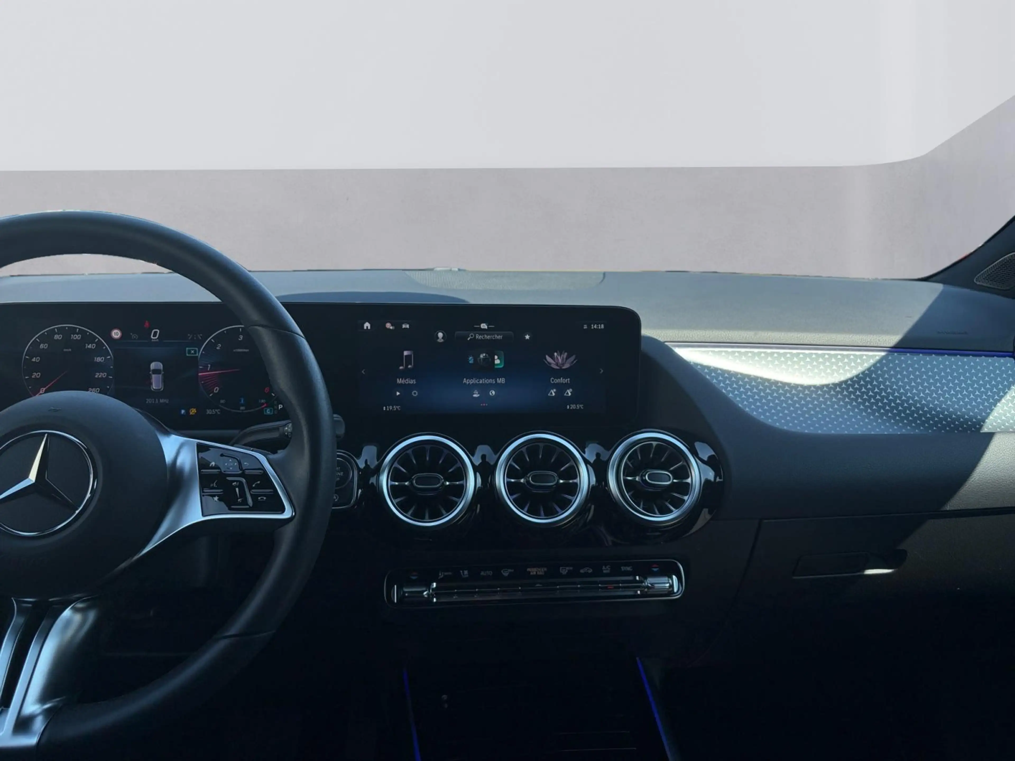 Mercedes-Benz GLA 180 180d Business Line — photo 12