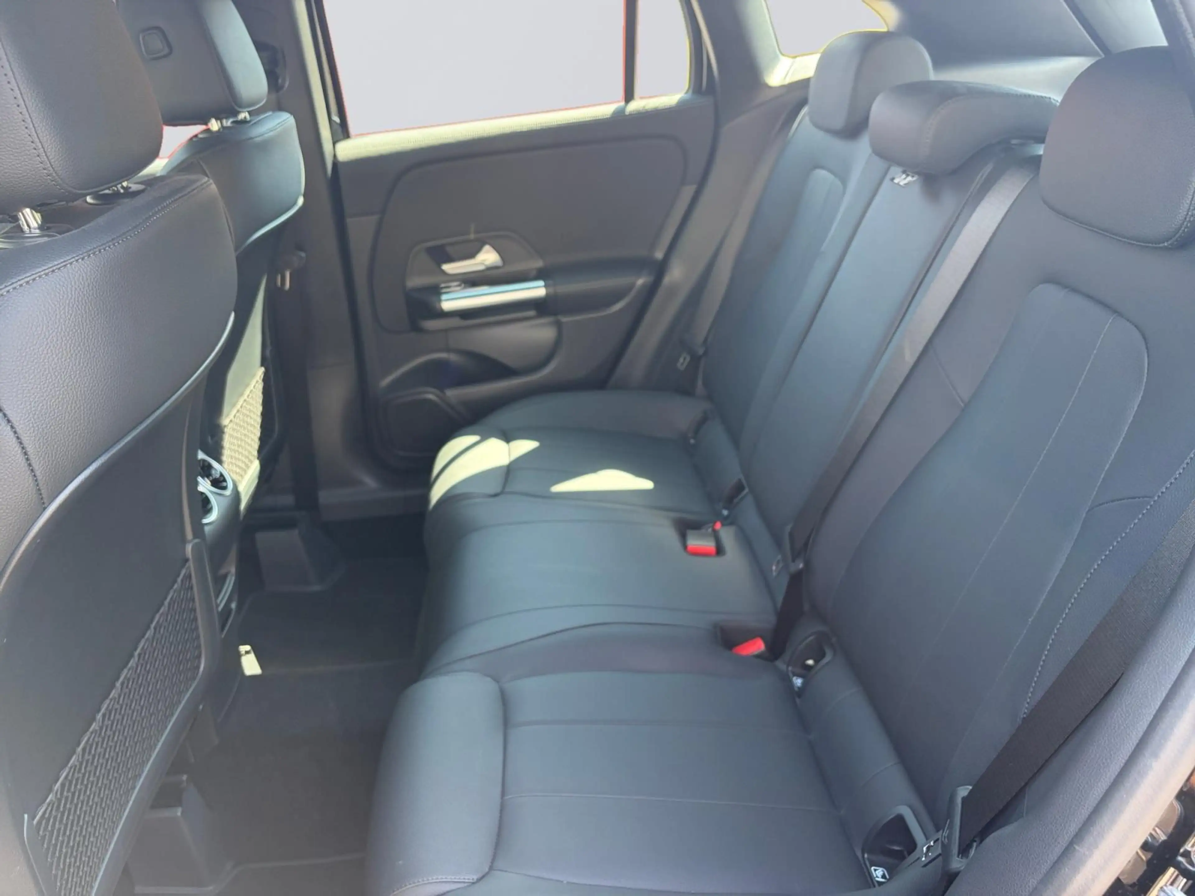 Mercedes-Benz GLA 180 180d Business Line — photo 14