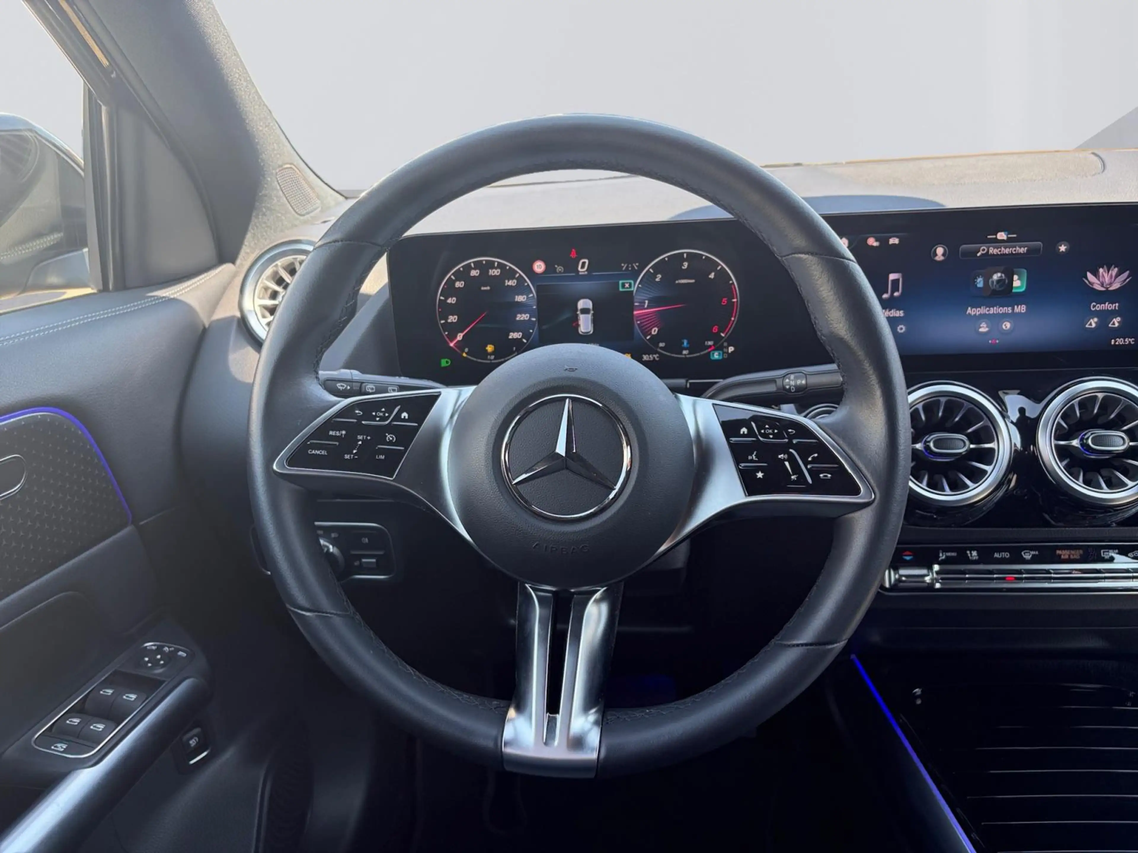Mercedes-Benz GLA 180 180d Business Line — photo 13
