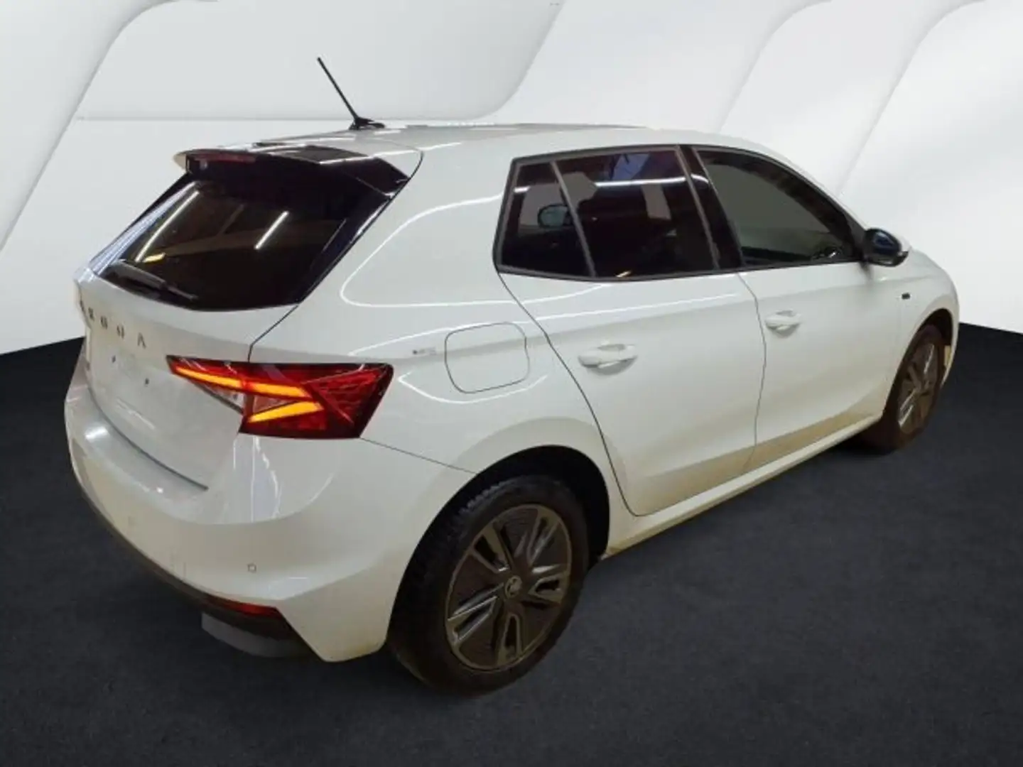 Skoda Fabia 1.0 TSI TOUR LED+NAVI+TEMPOMAT+SHZ+2xPDC Weiß - 2