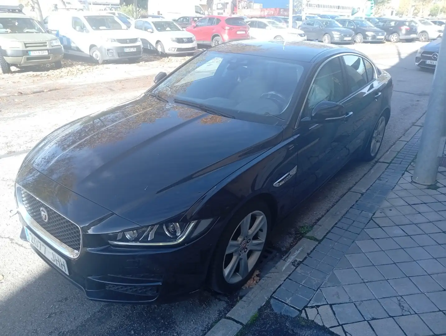 Jaguar XE 2.0 Diesel Pure AWD Aut. 180 Negro - 1