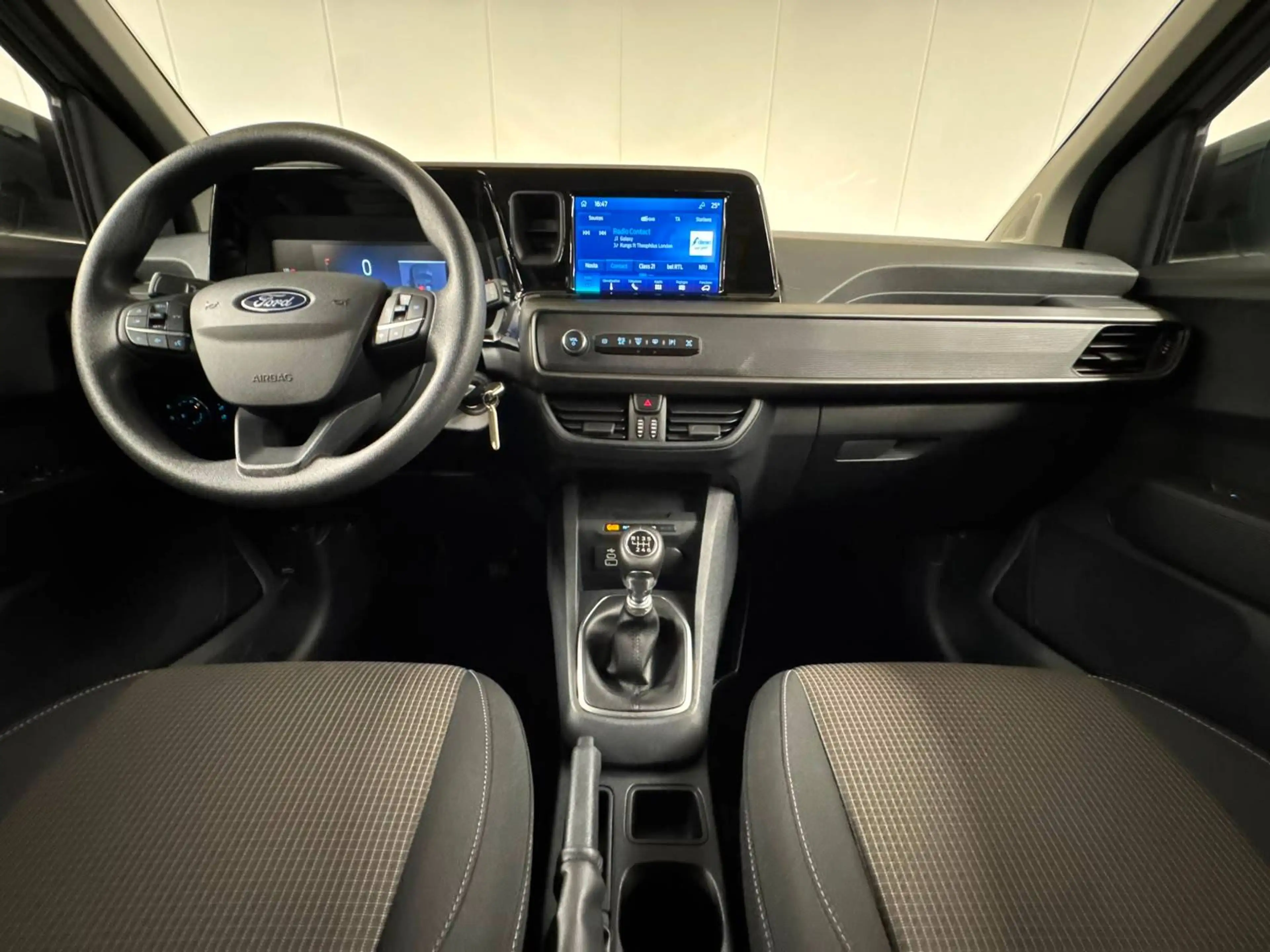 Ford Tourneo Courier 1.0 EcoBoost 125 CV !! 16000 KM !! 5 PLACES !! — photo 8