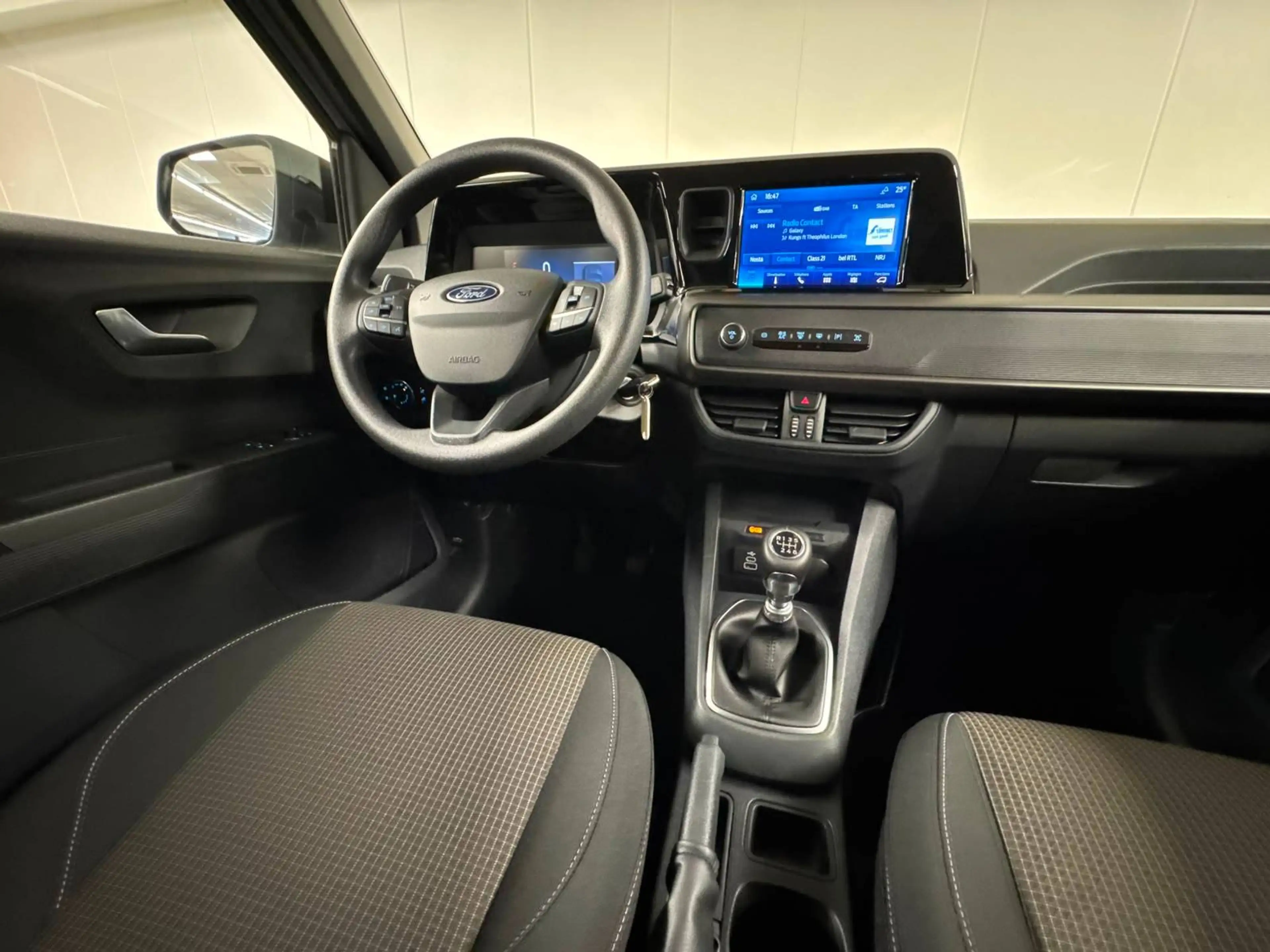 Ford Tourneo Courier 1.0 EcoBoost 125 CV !! 16000 KM !! 5 PLACES !! — photo 9
