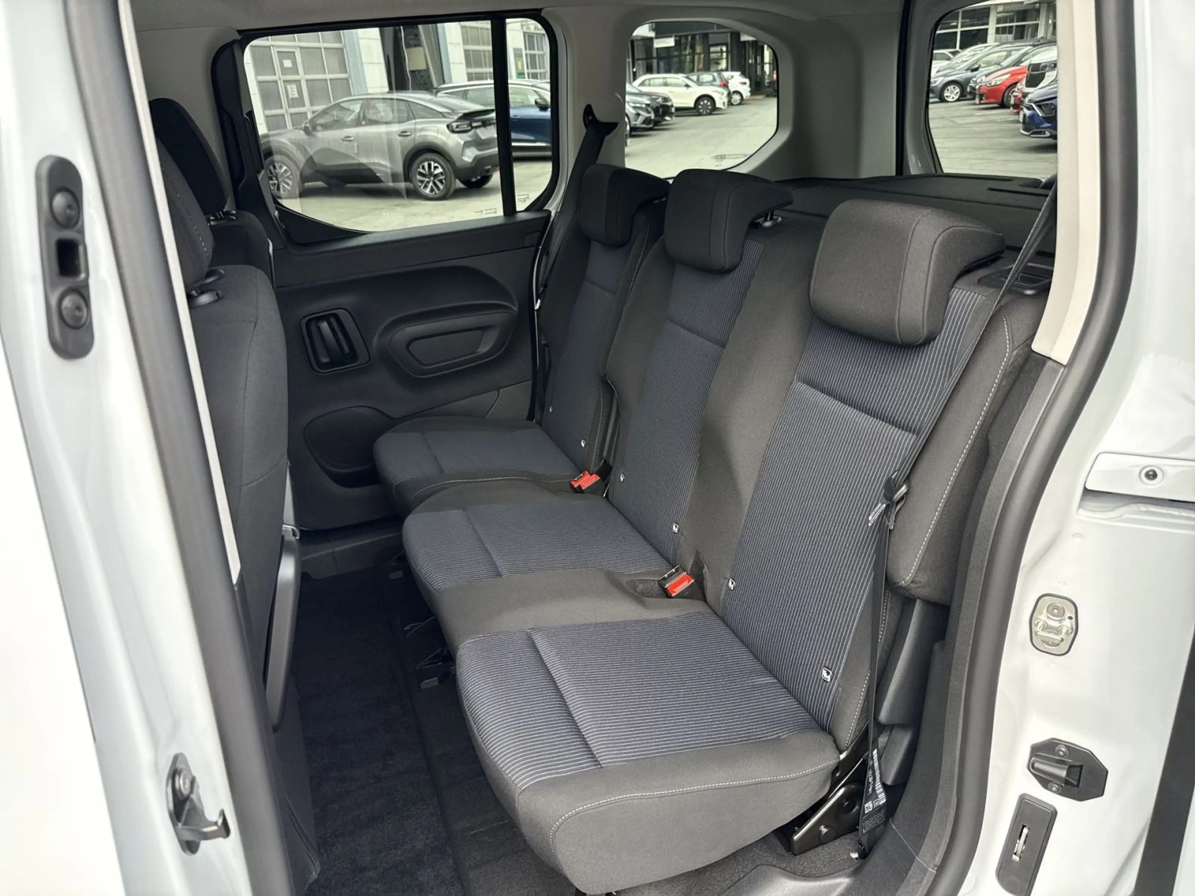 Fiat Qubo L 5-Sitzer L1 1.5 Diesel 96 kW Pop — photo 13