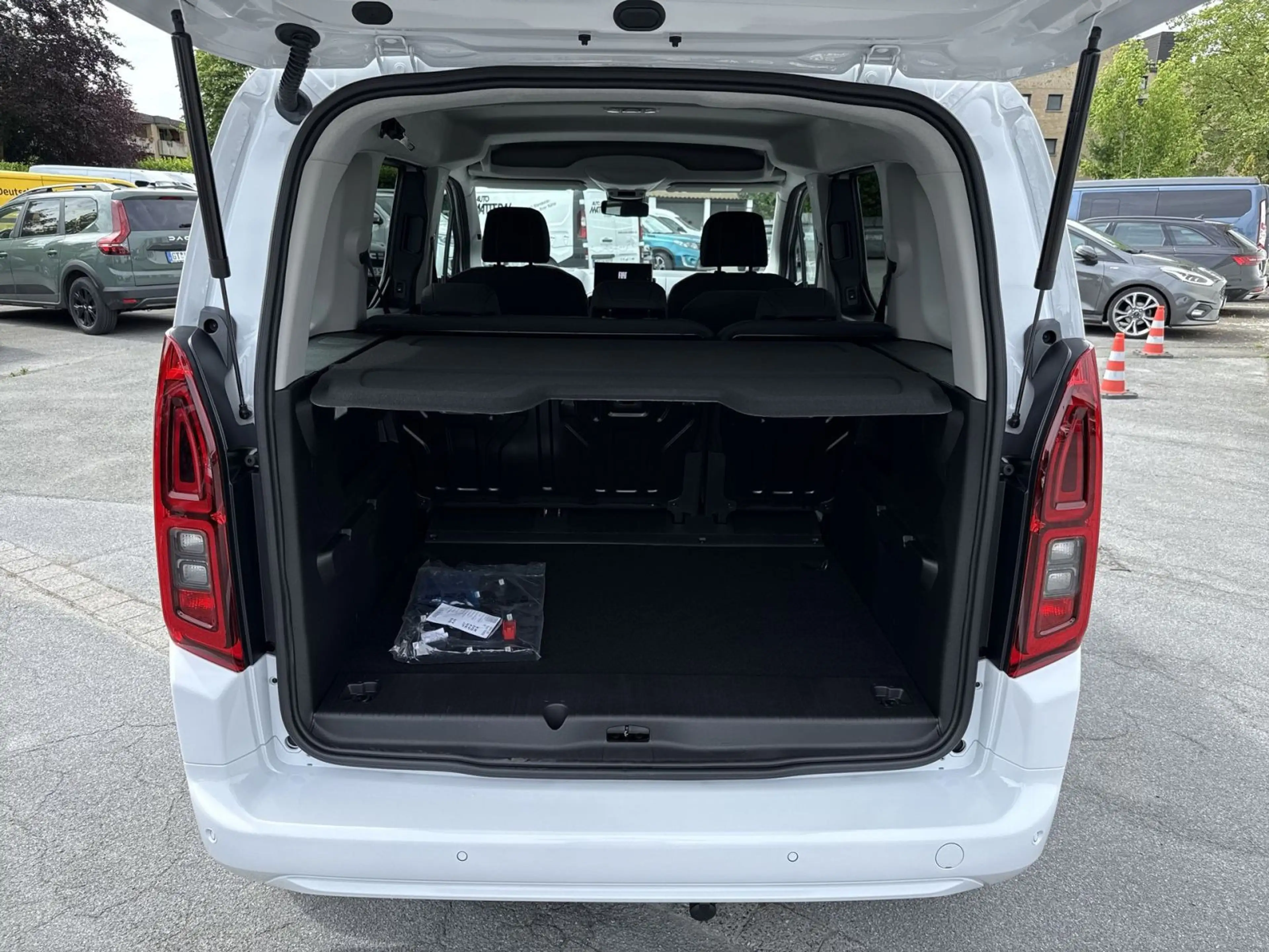 Fiat Qubo L 5-Sitzer L1 1.5 Diesel 96 kW Pop — photo 10