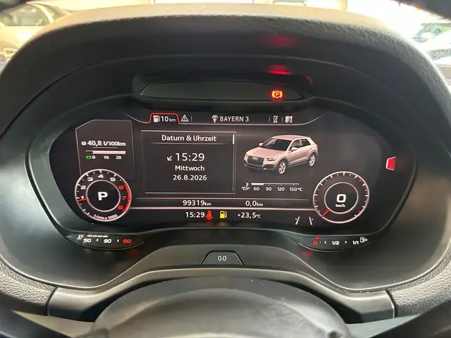 Audi Q2 view 13