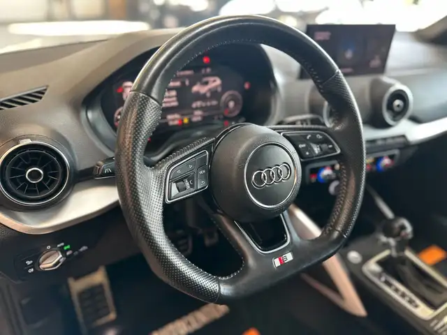 Audi Q2 view 11