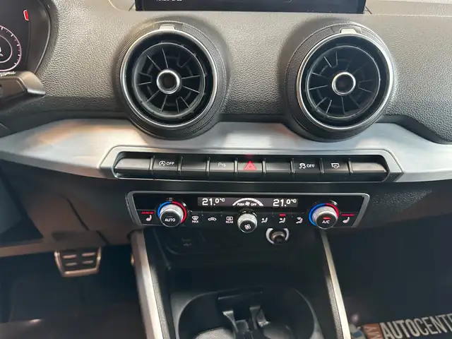 Audi Q2 view 8