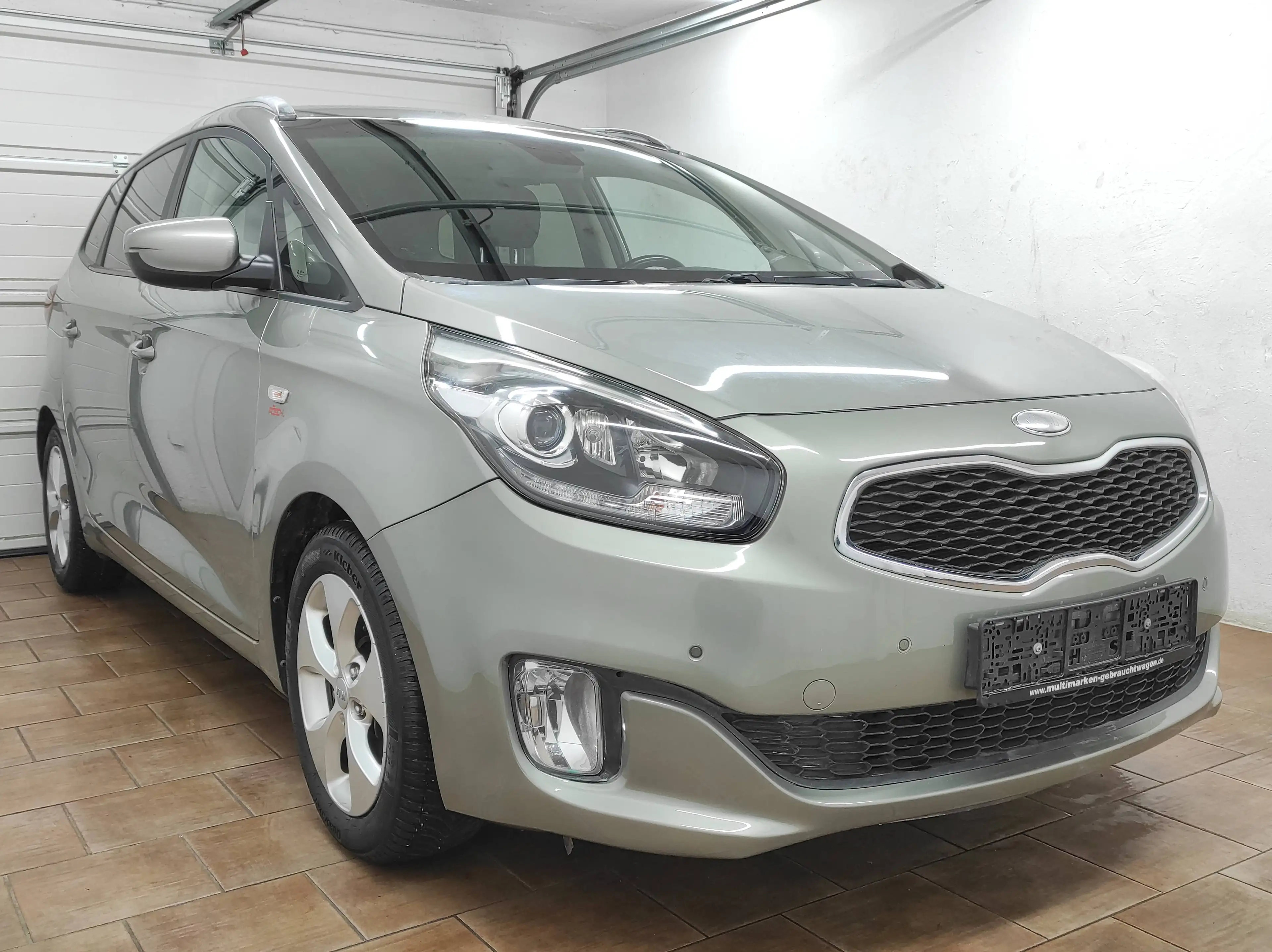 Kia Carens 1.7 CRDI KLIMAA SHZ+LENKRAD KAMERA TEMP BC LED USB — photo 4