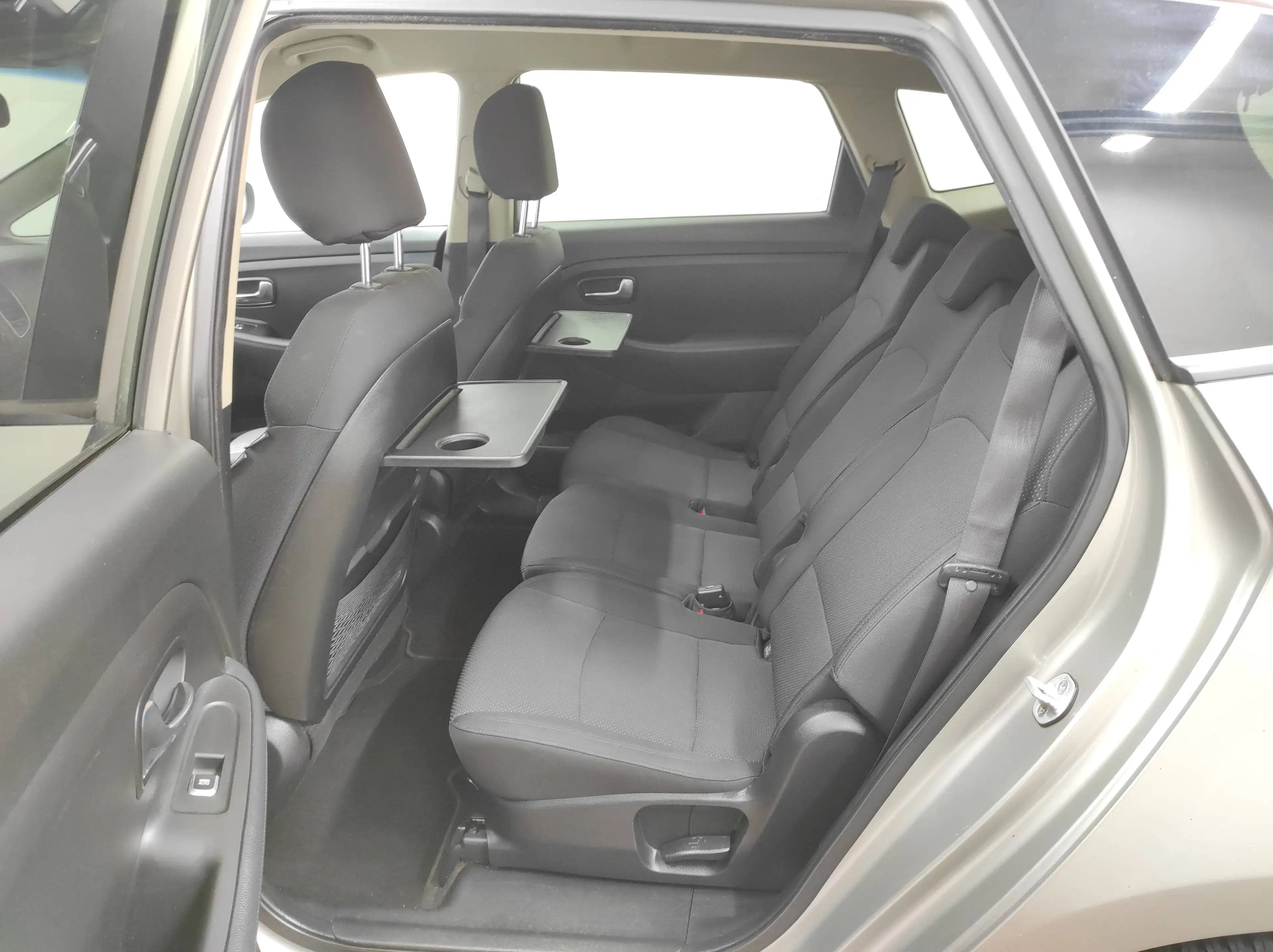 Kia Carens 1.7 CRDI KLIMAA SHZ+LENKRAD KAMERA TEMP BC LED USB — photo 11