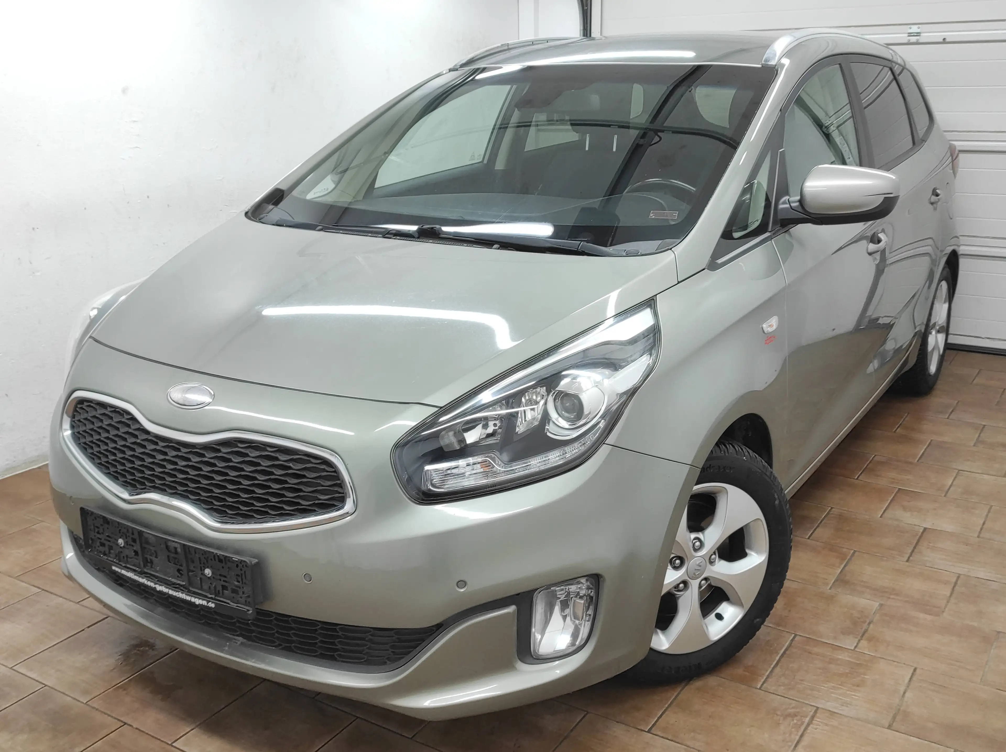 Kia Carens 1.7 CRDI KLIMAA SHZ+LENKRAD KAMERA TEMP BC LED USB — photo 2