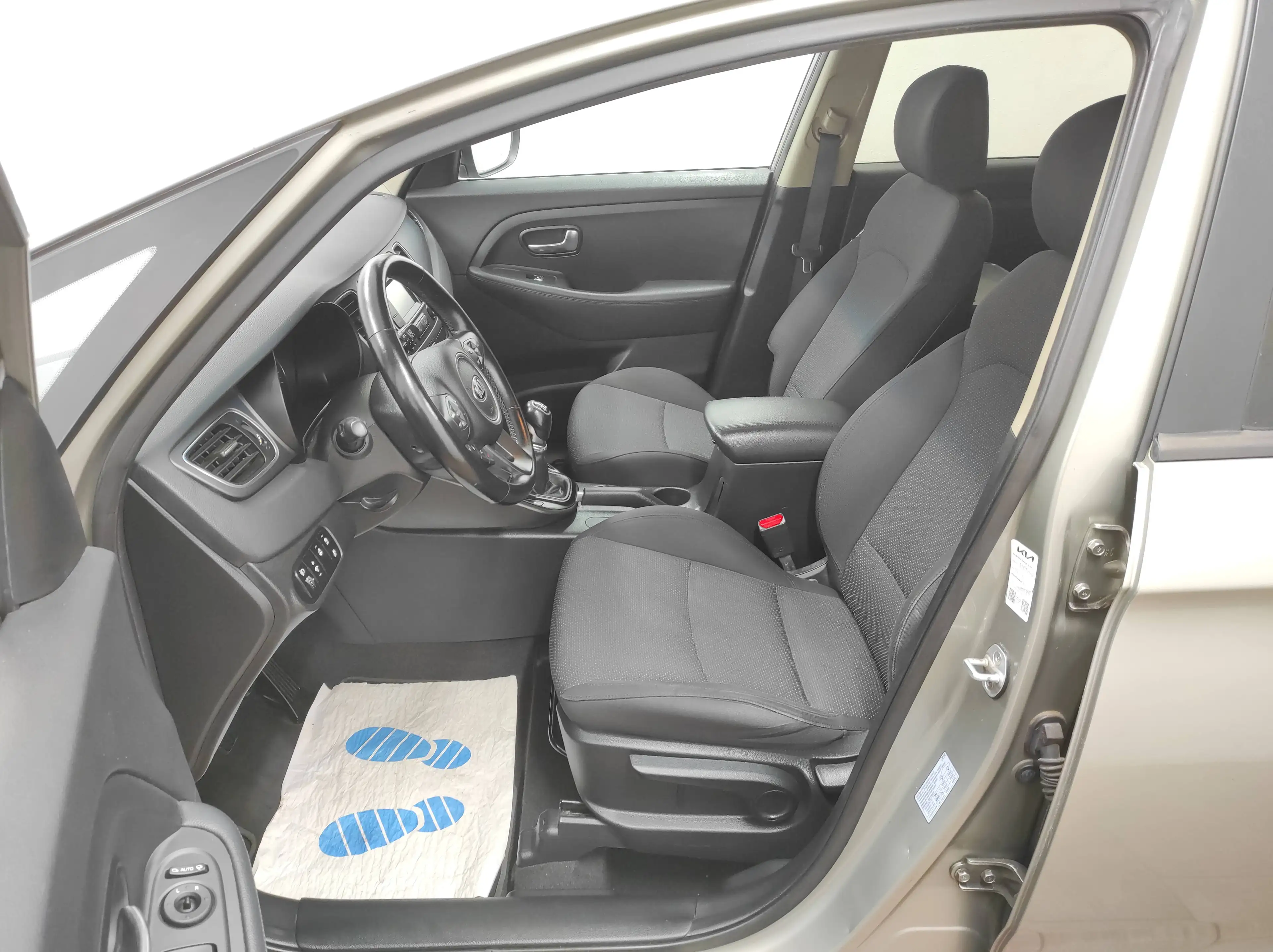 Kia Carens 1.7 CRDI KLIMAA SHZ+LENKRAD KAMERA TEMP BC LED USB — photo 9