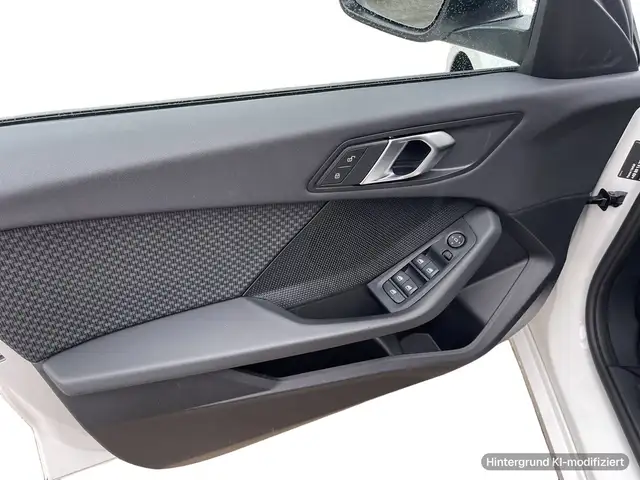 BMW 1 Series view 14